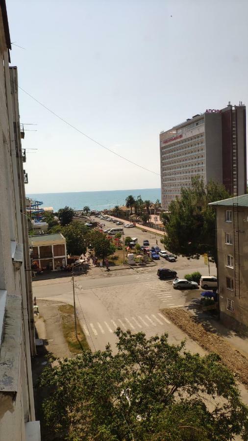 Улица Абазгаа Апартаменты Гагра Экстерьер фото